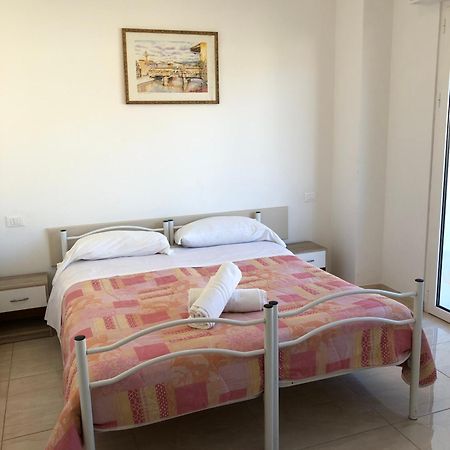 Appartement Attico Tacito à Vintimille Extérieur photo