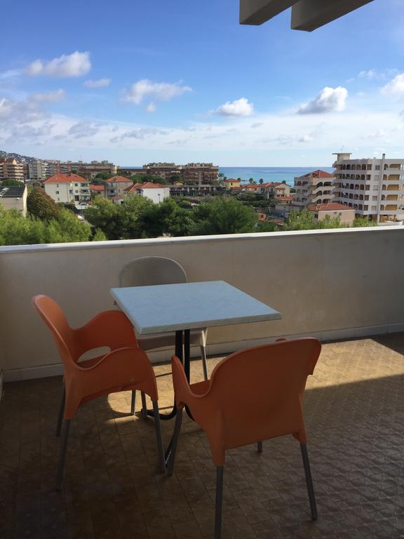 Appartement Attico Tacito à Vintimille Extérieur photo
